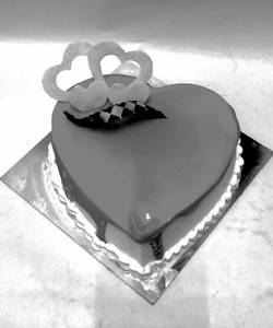 Strawberry Cake Heart Shaped (Eggless) 500gm