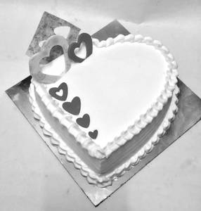 Vanilla Cake Heart Shaped ( Eggless) 500gm