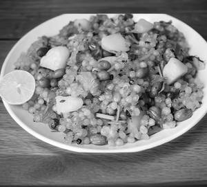 Sabudana Khichdi With Sabudana Papad & Plain Curd