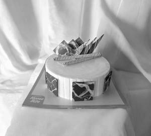Butter Scotch Deluxe Eggless Cake 500Grms