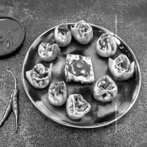 Creamy Afghani Chilli Paneer Momos 