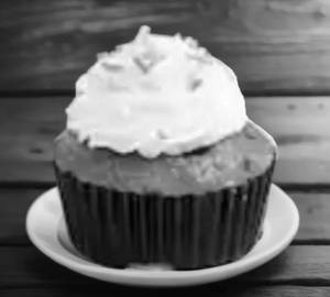 Snow White Cupcake 2pcs