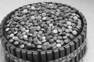 Kitkat cake