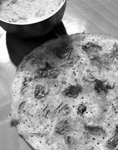 Onion Tomato Uttapam