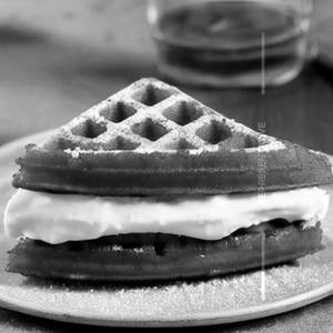 Red Velvet Cheese Cream Waffle 