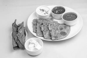Palak With Paneer Paratha