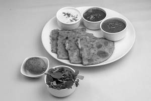 Aloo With Methi Paratha