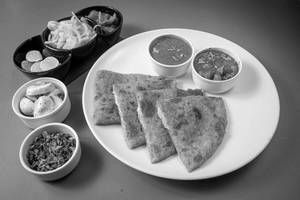 Methi With Mushroom Paratha