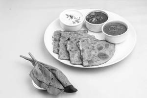 Palak With Cheese Paratha