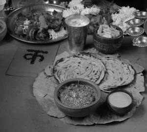 2 Laccha Paratha With Rajma Masala