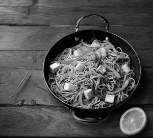 Veg schezwan hakka noodles