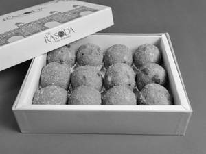 Aate Gond Ke Laddu