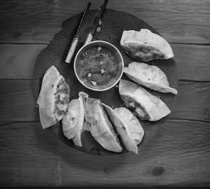 Chicken Tawa Butter Momos (8 Pcs)