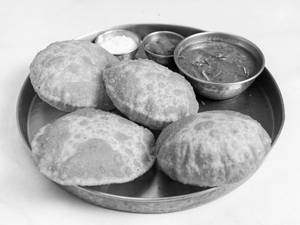 U.P. Style Bedmi Aur Lutpute Aloo Ki Sabzi
