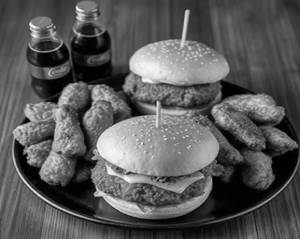 Crispy Chicken Burger (2 Pieces) With Chicken Wings (6 Pieces) And Soft Drink (2 Pieces)