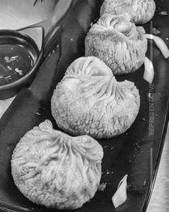 Veg Afghani Gravy Momos 10 pc