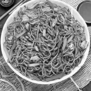 Chicken Burnt Garlic Hakka Noodles