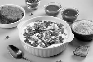 Aloo Tikki With Dahi 