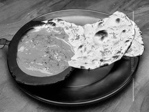 Onion Naan With Chole (2 Pcs)
