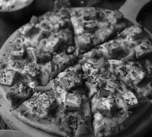 Spicy Paneer Pizza 8 inch 6slices (Medium)