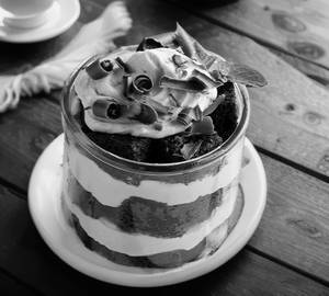 Dubai Kunafa Pisthachio Chocolate Cake | Serves 1 | Eggless
