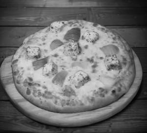 Onion and paneer pizza