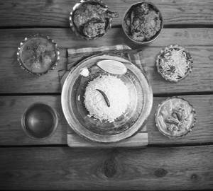 Exclusive chicken kosha thali serves 1