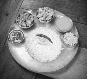 Veg deluxe thall serves 1
