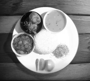 Exclusive egg kasha thali serves 1