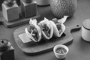 Jain Paneer Chilli Bao