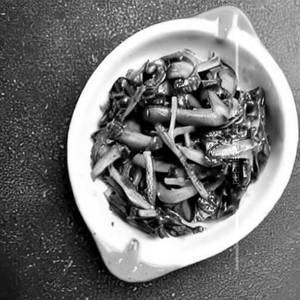 Baby Corn & Spinach In Chilli Garlic Sauce