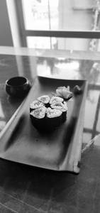 Ebi Maki (Prawns) [6 Pieces]