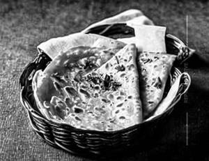 Lachedar Paratha Butter