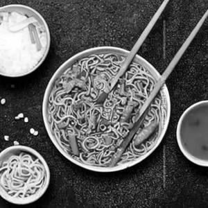 Egg chilli garlic gravy noodle