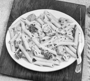 Chicken white sauce pasta