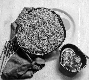 Egg shezwan noodles