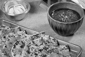 Tawa Chicken Keema Parantha With Gravy
