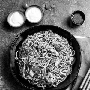 Burnt Garlic & Coriander Noodles  Chicken