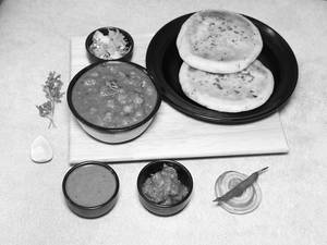 Chole Kulche Combo