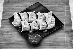 Schezwan Kurkure Momos (6 Pieces)