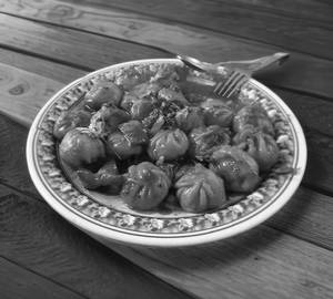 Soyabean chilli gravy steamed momos