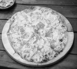 Tomato onion pizza [9 inch]