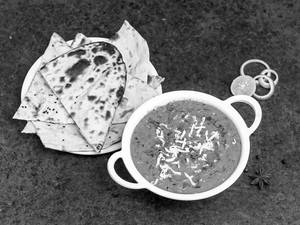 2 Stuffed Naan With Chole And Raita