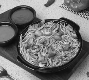Schezwan Mushroom Noodles