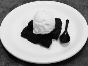 Sizzling Brownie With Ice Cream