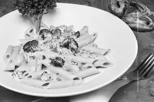 Veg Pasta in White Sauce (Penne)