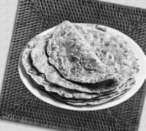 Kasuri Methi Parathas 2 Pice With Boodi Rayta &  Full In (4) Pice  Parathas