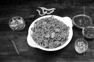 Chicken Chilli Garlic Noodles Medium