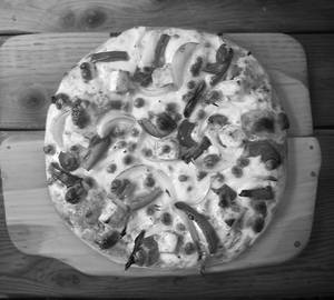 Spicy loaded pizza