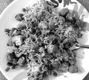 Protein Rich Cooker Pulao (Soya Paneer Cooker Pulao) Serves One